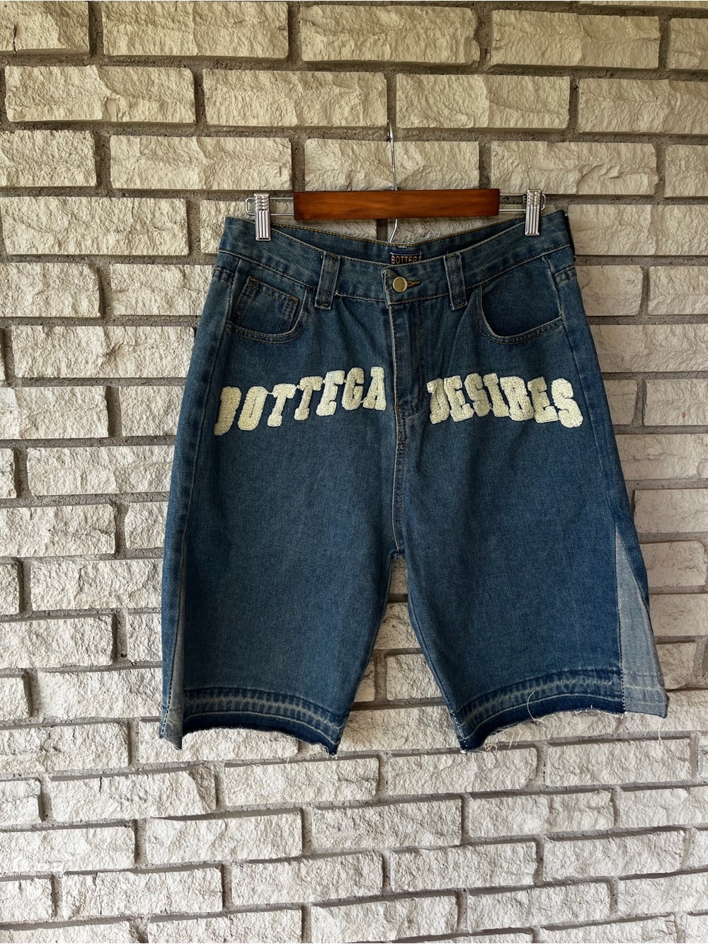 Bottega Desires Medium Wash Embroidered 
Wide Leg Jean Shorts Size XL (W: 30)